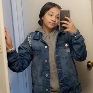 Meet your Posher, Rayline